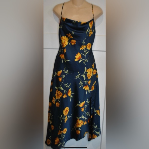 ASTR THE LABEL Gaia Slip Satin Midi Floral Dress size M NWT - Picture 4 of 7